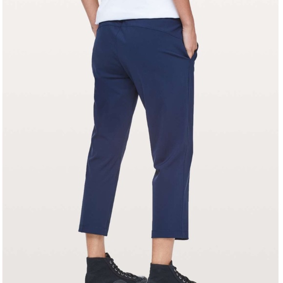 Lululemon On The Fly Travel Drawstring 7/8th Crop Pants Joggers Navy Blue - Picture 2 of 10